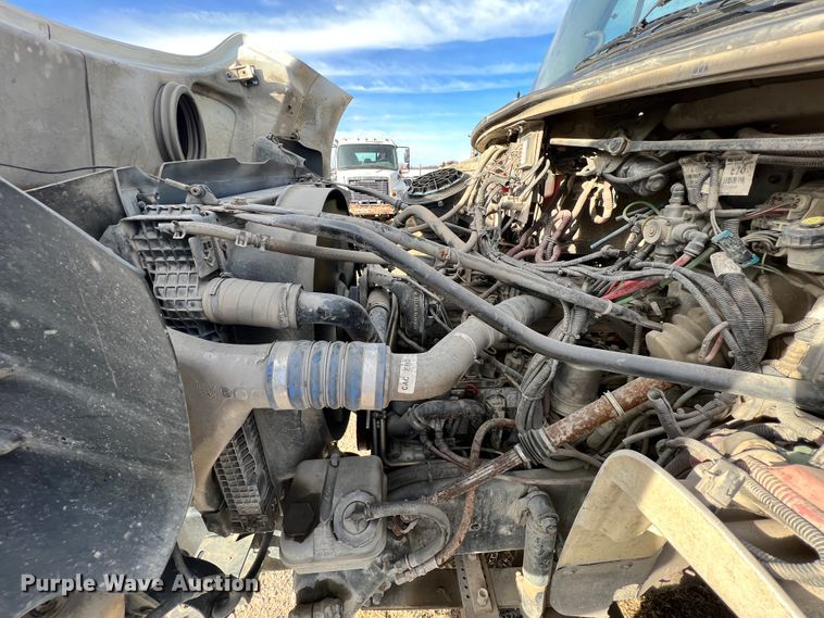 image for item ID9633 2006 Freightliner Business Class M2  Crew Cab truck cab and chassis