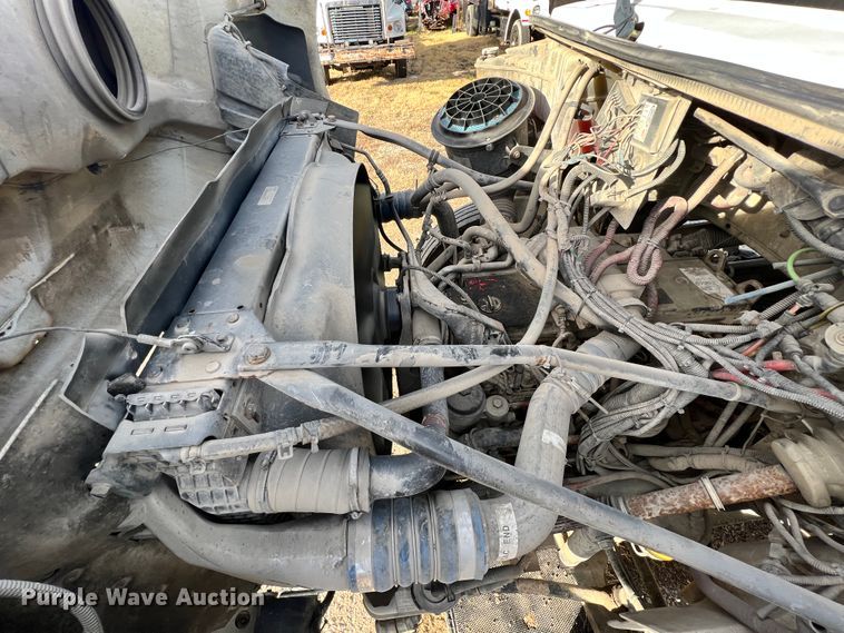 image for item ID9633 2006 Freightliner Business Class M2  Crew Cab truck cab and chassis