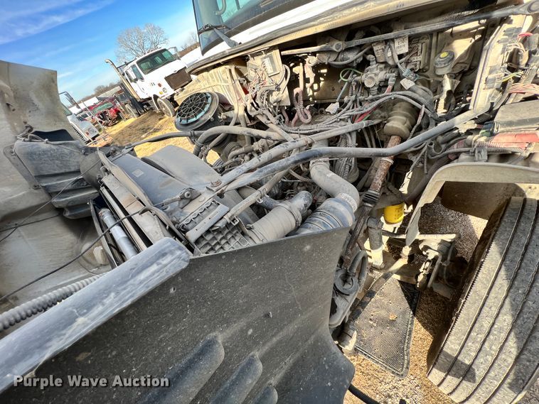 image for item ID9633 2006 Freightliner Business Class M2  Crew Cab truck cab and chassis