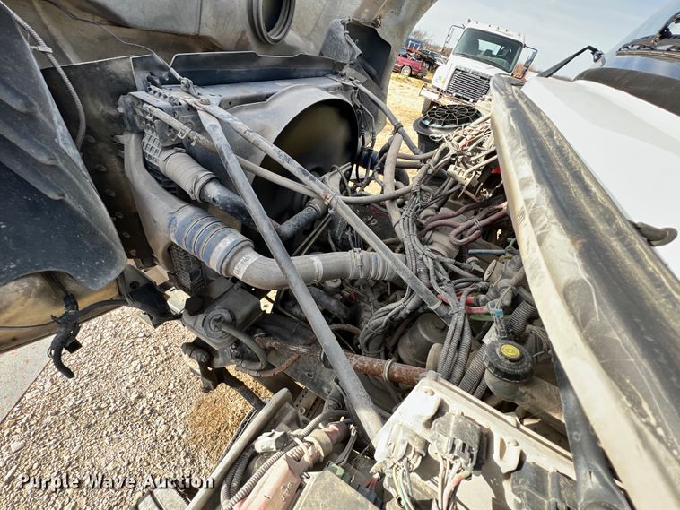 image for item ID9633 2006 Freightliner Business Class M2  Crew Cab truck cab and chassis