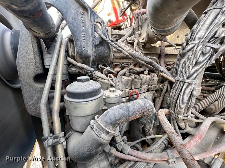 image for item ID9633 2006 Freightliner Business Class M2  Crew Cab truck cab and chassis