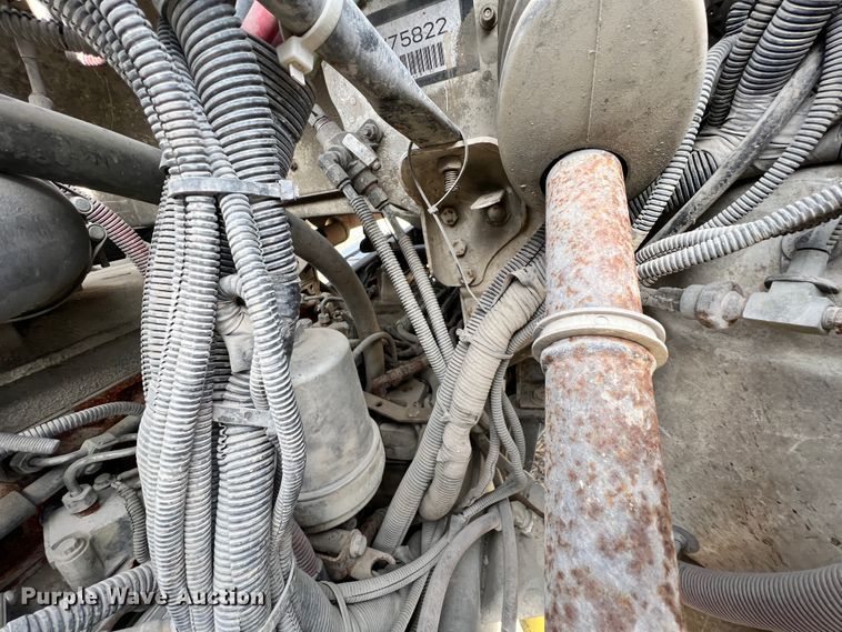 image for item ID9633 2006 Freightliner Business Class M2  Crew Cab truck cab and chassis