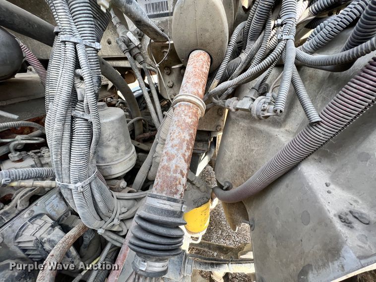 image for item ID9633 2006 Freightliner Business Class M2  Crew Cab truck cab and chassis