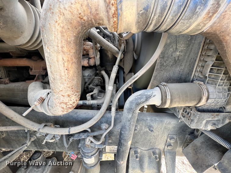 image for item ID9633 2006 Freightliner Business Class M2  Crew Cab truck cab and chassis