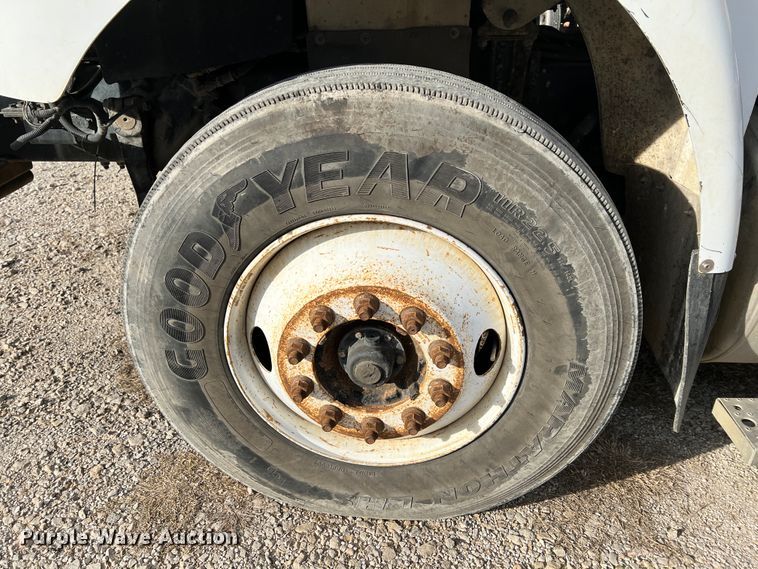 image for item ID9633 2006 Freightliner Business Class M2  Crew Cab truck cab and chassis