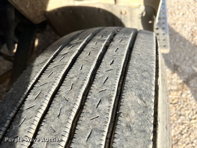 image for item ID9633 2006 Freightliner Business Class M2  Crew Cab truck cab and chassis