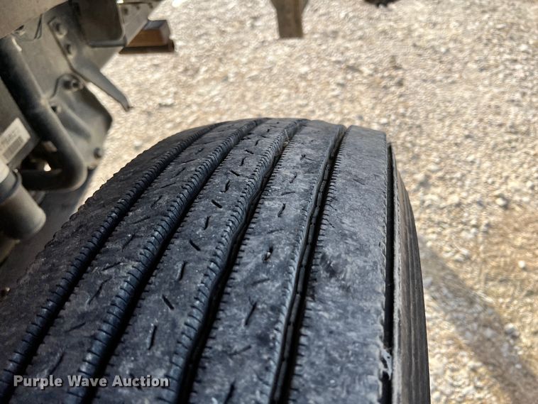 image for item ID9633 2006 Freightliner Business Class M2  Crew Cab truck cab and chassis