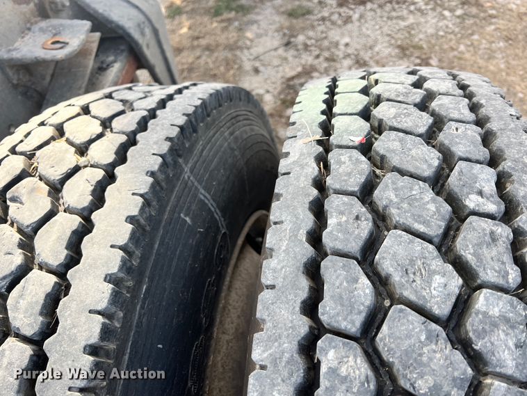 image for item ID9633 2006 Freightliner Business Class M2  Crew Cab truck cab and chassis