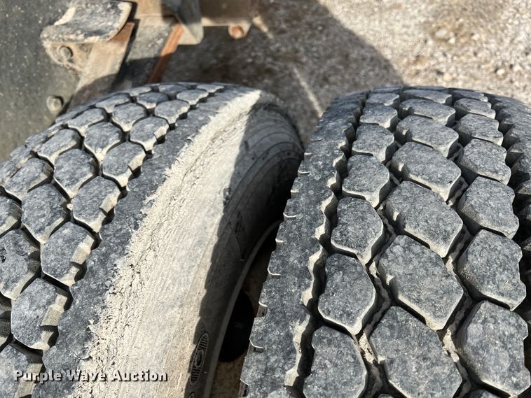 image for item ID9633 2006 Freightliner Business Class M2  Crew Cab truck cab and chassis