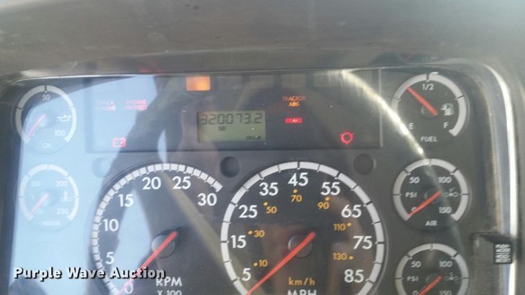 image for item ID9633 2006 Freightliner Business Class M2  Crew Cab truck cab and chassis