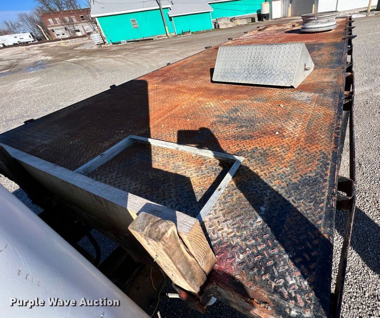 image for item ID9637 1982 Peterbilt 359  flatbed truck