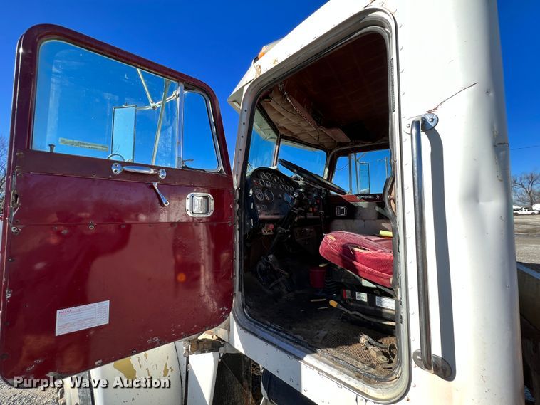 image for item ID9637 1982 Peterbilt 359  flatbed truck