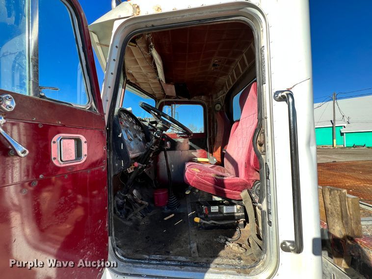 image for item ID9637 1982 Peterbilt 359  flatbed truck