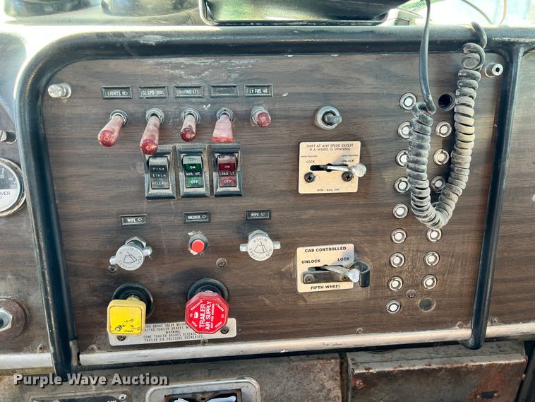 image for item ID9637 1982 Peterbilt 359  flatbed truck