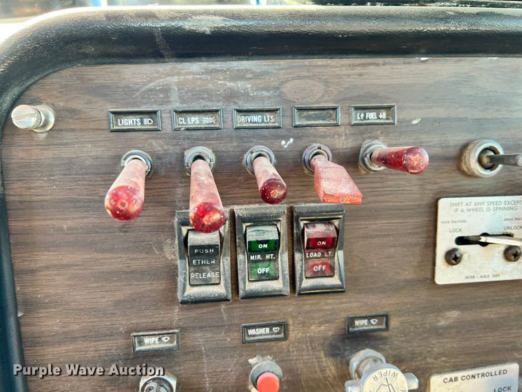 image for item ID9637 1982 Peterbilt 359  flatbed truck