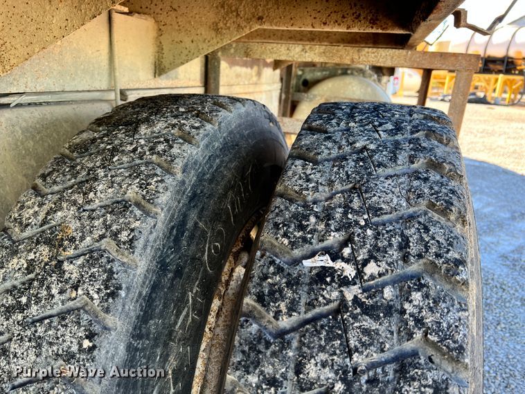 image for item ID9637 1982 Peterbilt 359  flatbed truck