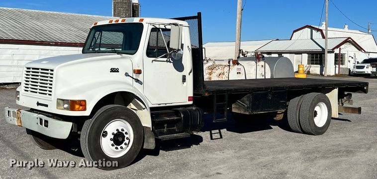 image for item ID9656 1998 International 4700  flatbed truck