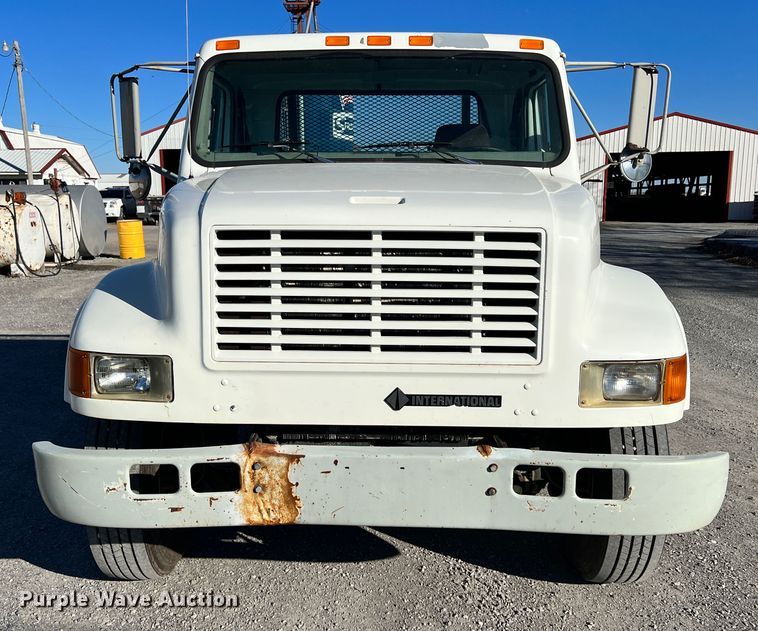 image for item ID9656 1998 International 4700  flatbed truck