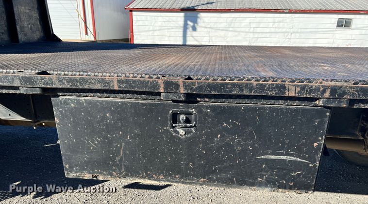 image for item ID9656 1998 International 4700  flatbed truck