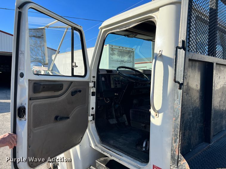 image for item ID9656 1998 International 4700  flatbed truck