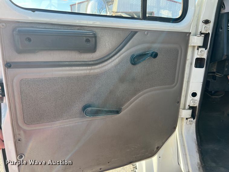 image for item ID9656 1998 International 4700  flatbed truck