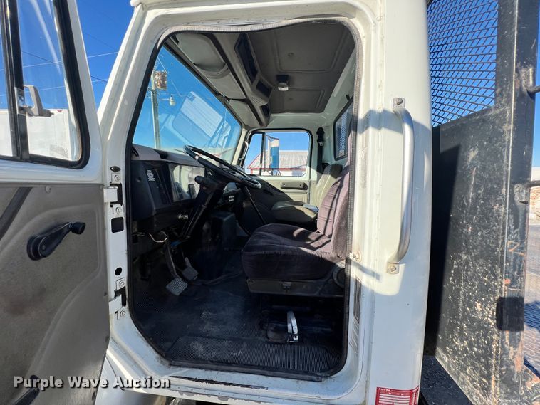 image for item ID9656 1998 International 4700  flatbed truck