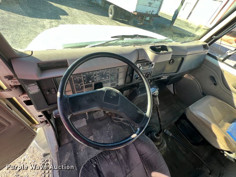 image for item ID9656 1998 International 4700  flatbed truck