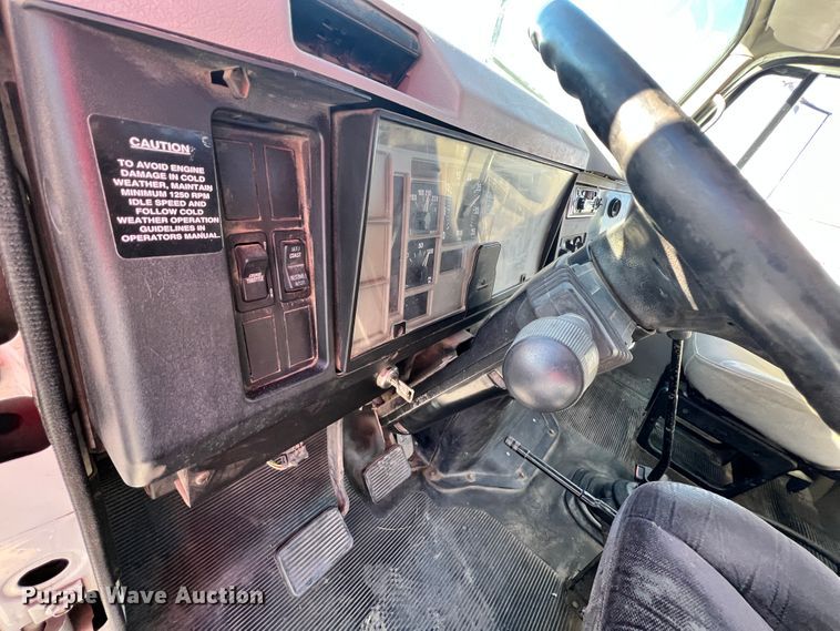 image for item ID9656 1998 International 4700  flatbed truck