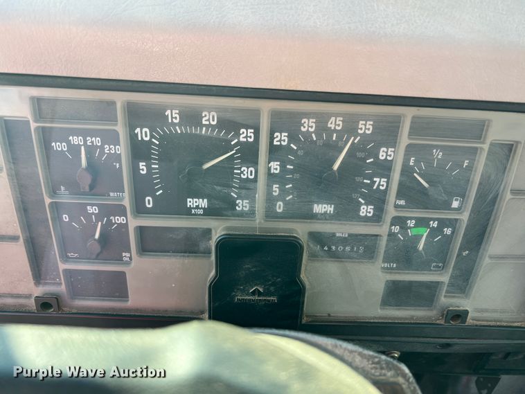 image for item ID9656 1998 International 4700  flatbed truck