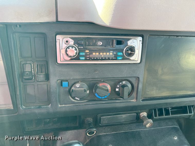 image for item ID9656 1998 International 4700  flatbed truck