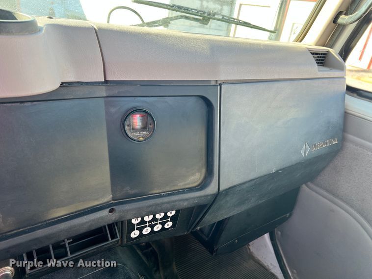 image for item ID9656 1998 International 4700  flatbed truck