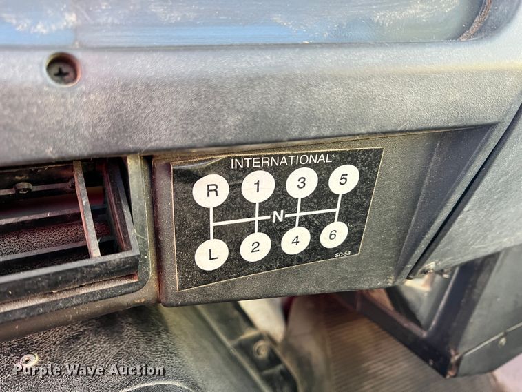 image for item ID9656 1998 International 4700  flatbed truck