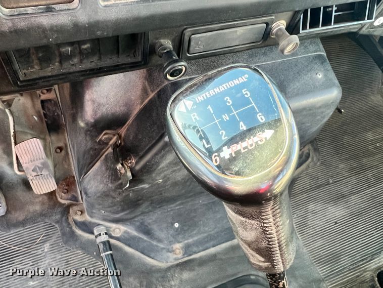 image for item ID9656 1998 International 4700  flatbed truck