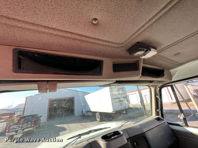 image for item ID9656 1998 International 4700  flatbed truck