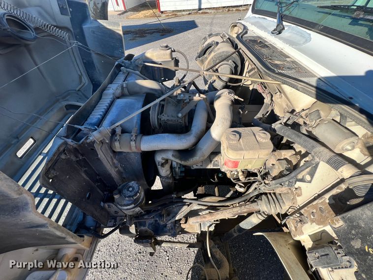 image for item ID9656 1998 International 4700  flatbed truck