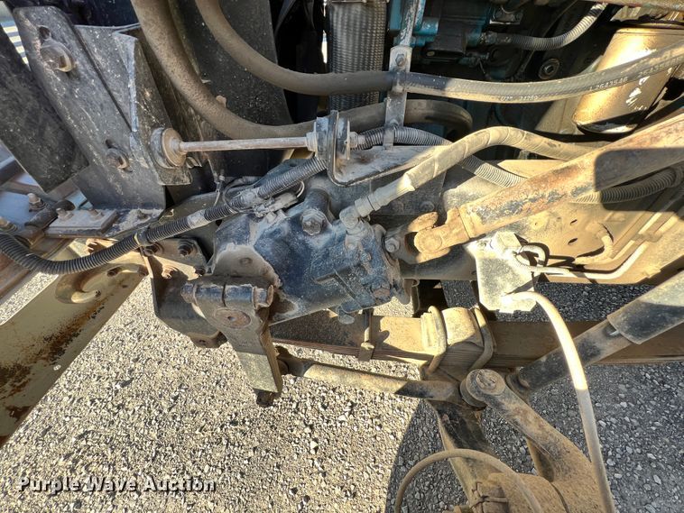 image for item ID9656 1998 International 4700  flatbed truck