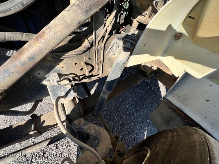 image for item ID9656 1998 International 4700  flatbed truck