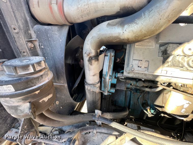 image for item ID9656 1998 International 4700  flatbed truck