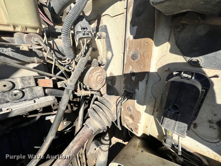 image for item ID9656 1998 International 4700  flatbed truck