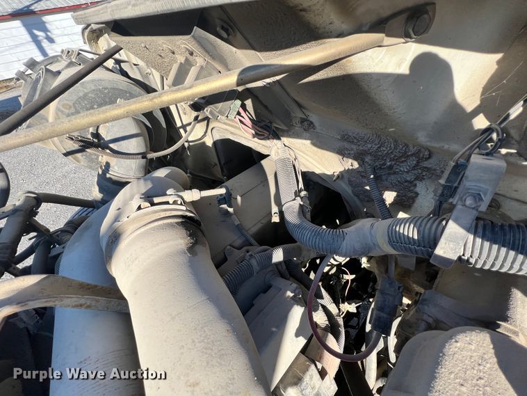 image for item ID9656 1998 International 4700  flatbed truck