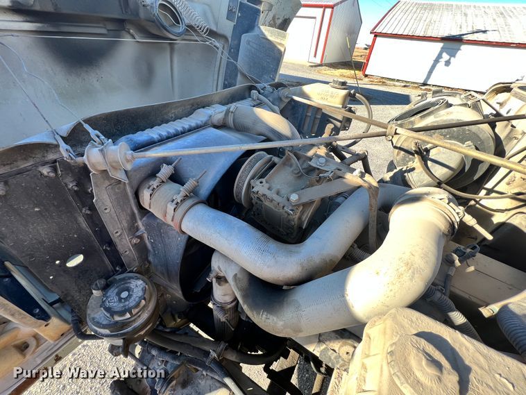 image for item ID9656 1998 International 4700  flatbed truck