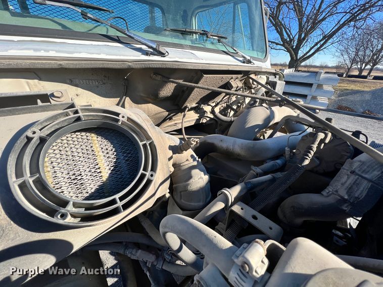 image for item ID9656 1998 International 4700  flatbed truck