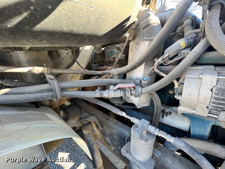 image for item ID9656 1998 International 4700  flatbed truck