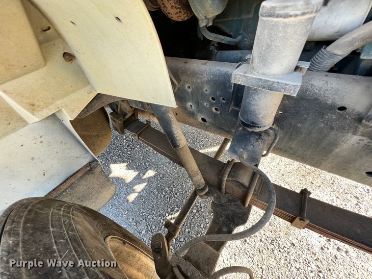 image for item ID9656 1998 International 4700  flatbed truck