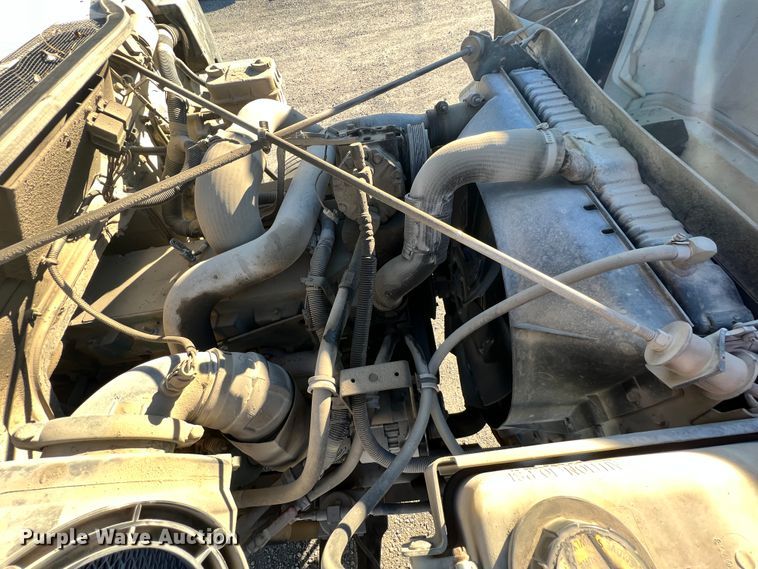 image for item ID9656 1998 International 4700  flatbed truck