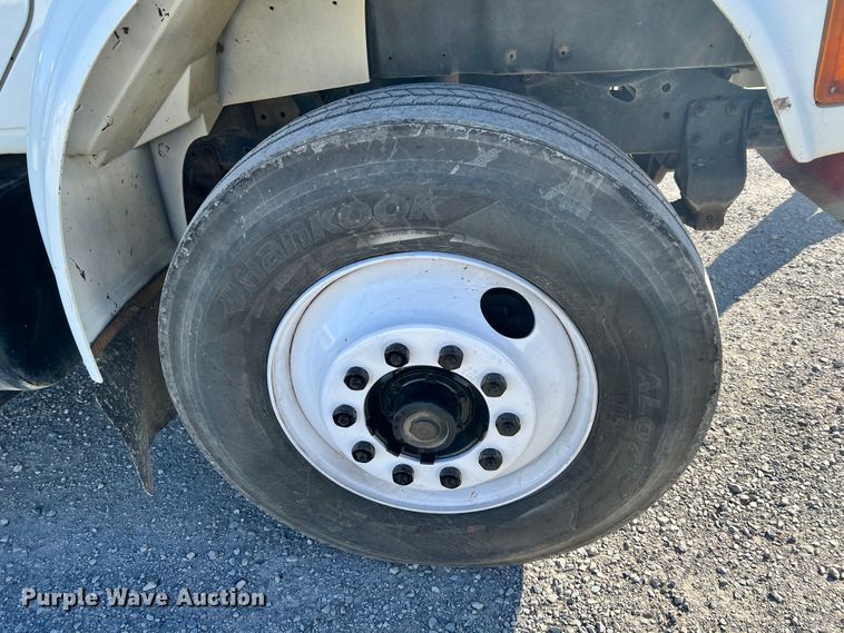 image for item ID9656 1998 International 4700  flatbed truck