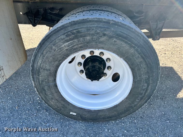 image for item ID9656 1998 International 4700  flatbed truck