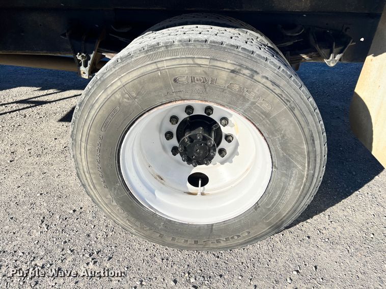 image for item ID9656 1998 International 4700  flatbed truck