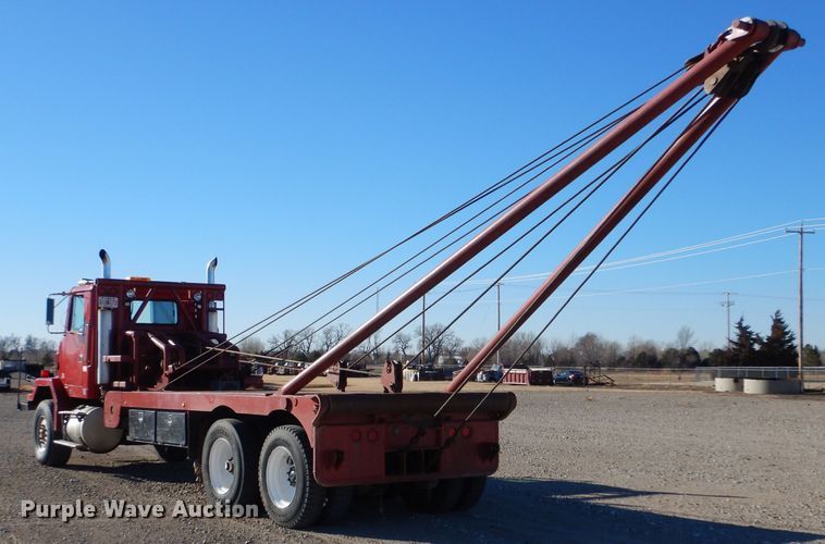 image for item IE9564 1999 Volvo ACL  winch truck