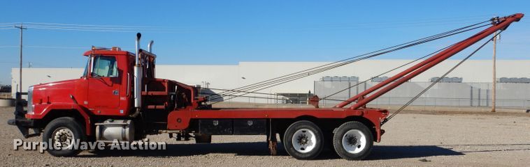 image for item IE9564 1999 Volvo ACL  winch truck